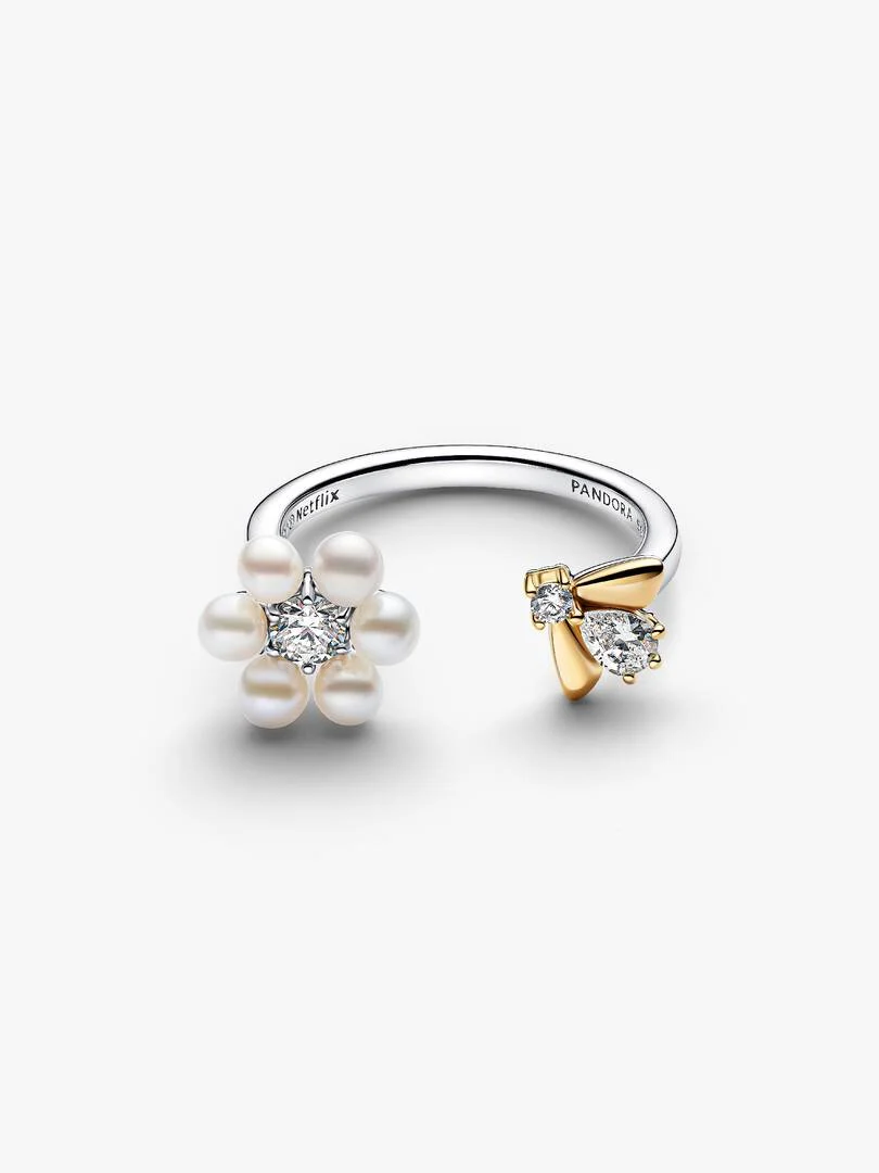 Bague Ouverte Bridgerton Fleur en Perles de Culture d’Eau Douce Traitées et Abeille_1 Bague Ouverte Bridgerton Fleur en Perles de Culture dEau Douce Traitees et Abeille 1